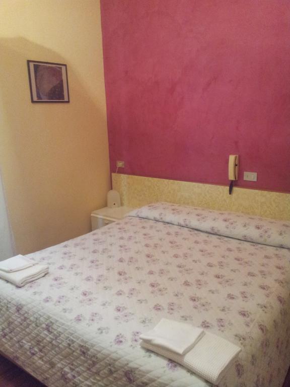 Albergo Tarsia Castrovillari Rum bild
